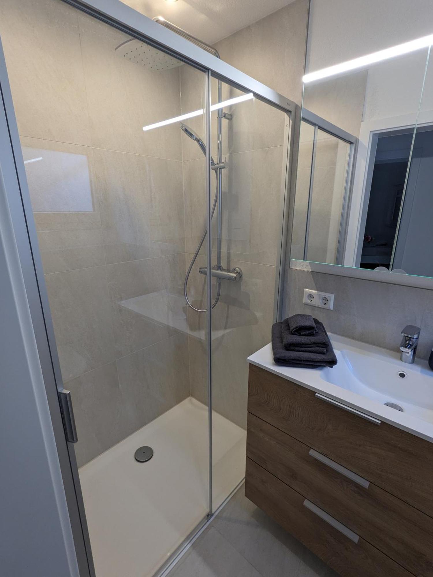 Modernes 1- Zimmer- Apartment Am Fusse Des Hohenstaufen Göppingen Buitenkant foto